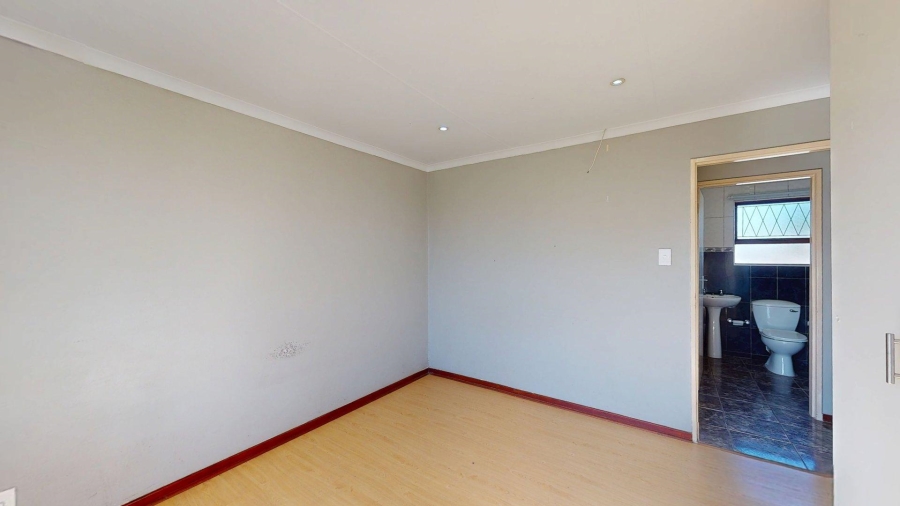 2 Bedroom Property for Sale in Kabega Park Eastern Cape
